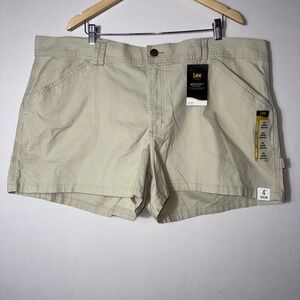 LEE Plus Workwear Women's Mid Rise Short 24W Medium 4" Inseam Causal  Beige NWT‎